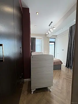 Satılır 4 otaqlı mənzil 130 m²