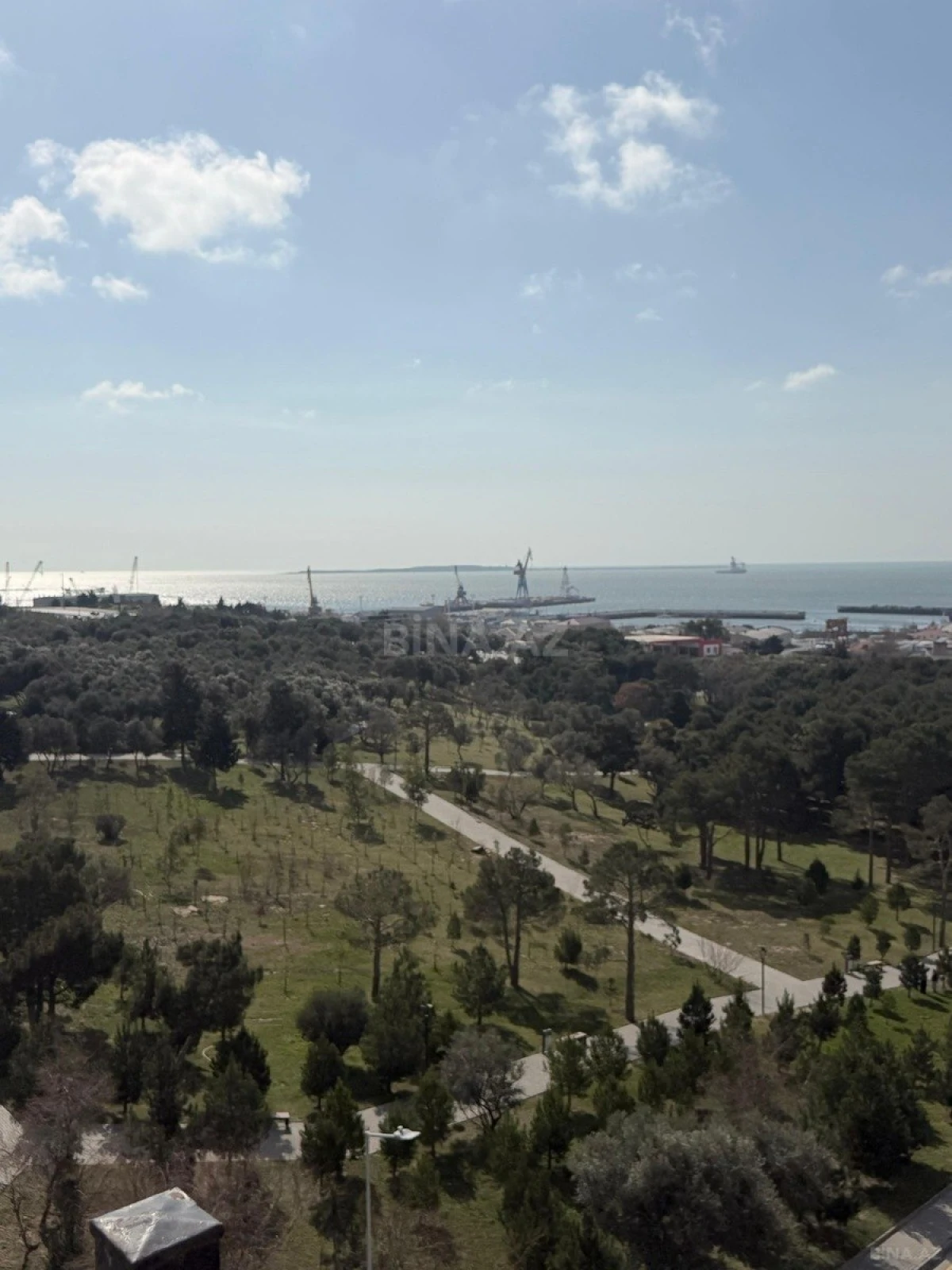 Satılır 4 otaqlı mənzil 130 m²