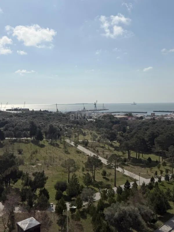 Satılır 4 otaqlı mənzil 130 m²