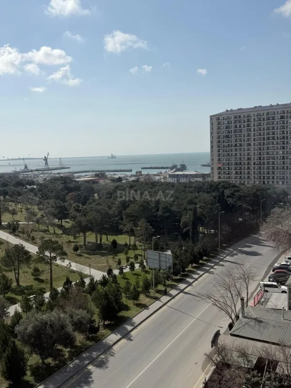 Satılır 4 otaqlı mənzil 130 m²