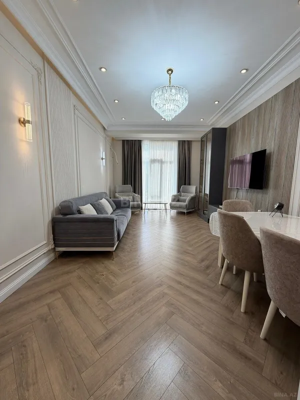 Satılır 4 otaqlı mənzil 130 m²