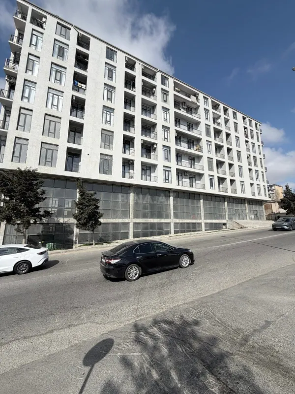 Satılır 4 otaqlı mənzil 130 m²