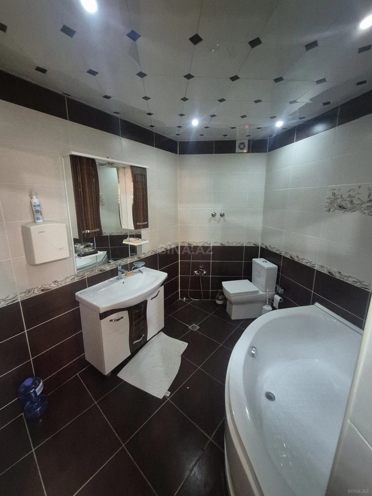 Kirayə verilir 3 otaqlı mənzil 140 m²