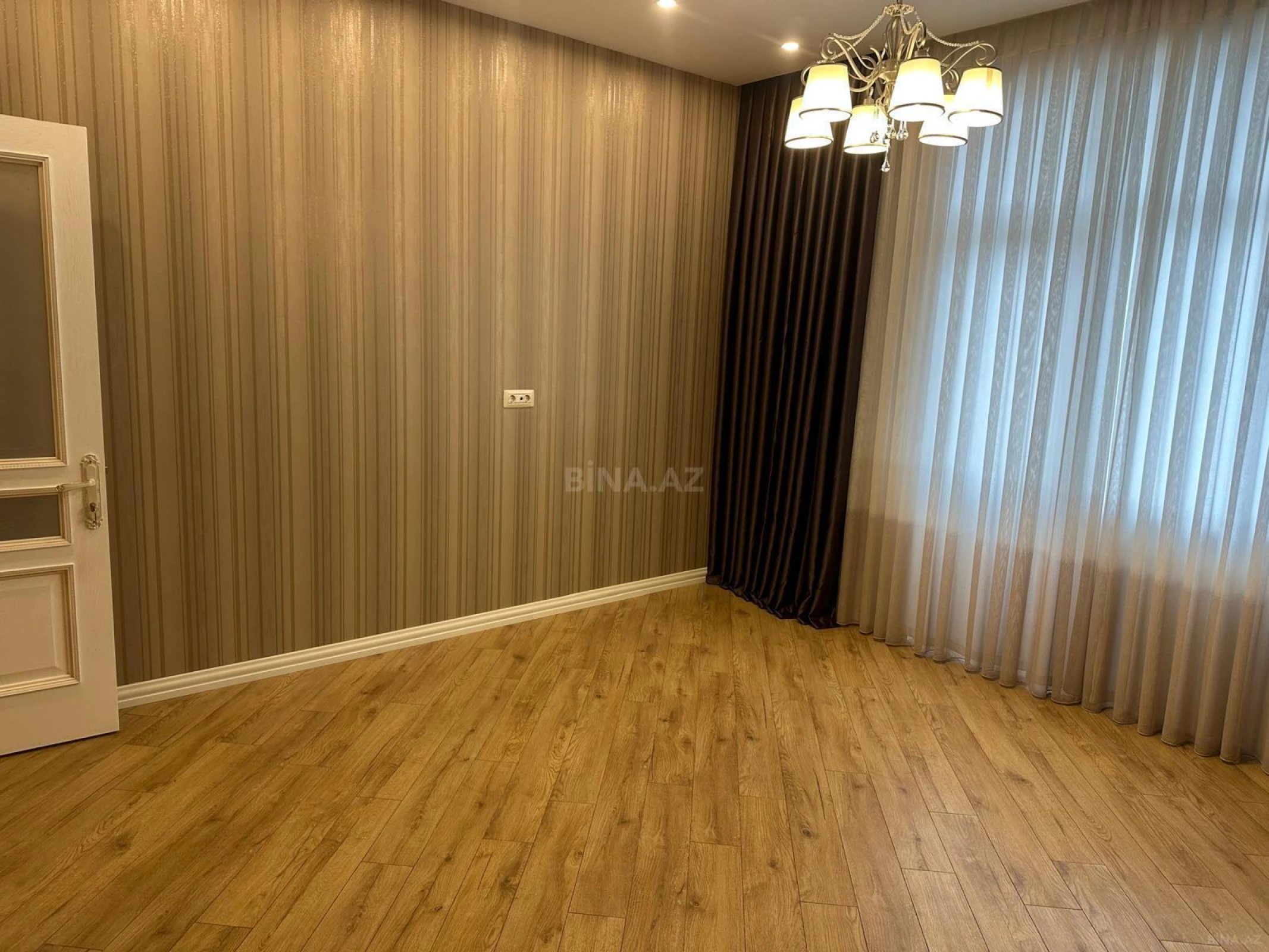 Satılır 3 otaqlı mənzil 171 m²