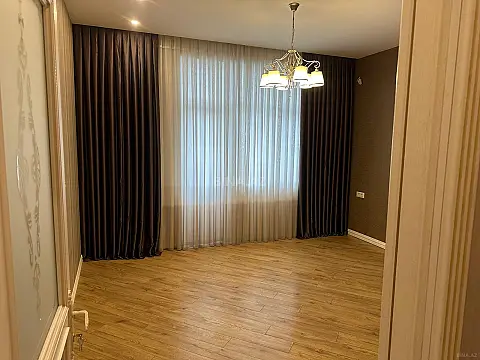 Satılır 3 otaqlı mənzil 171 m²
