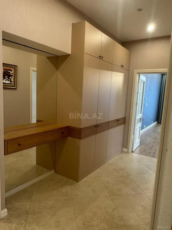 Satılır 3 otaqlı mənzil 171 m²