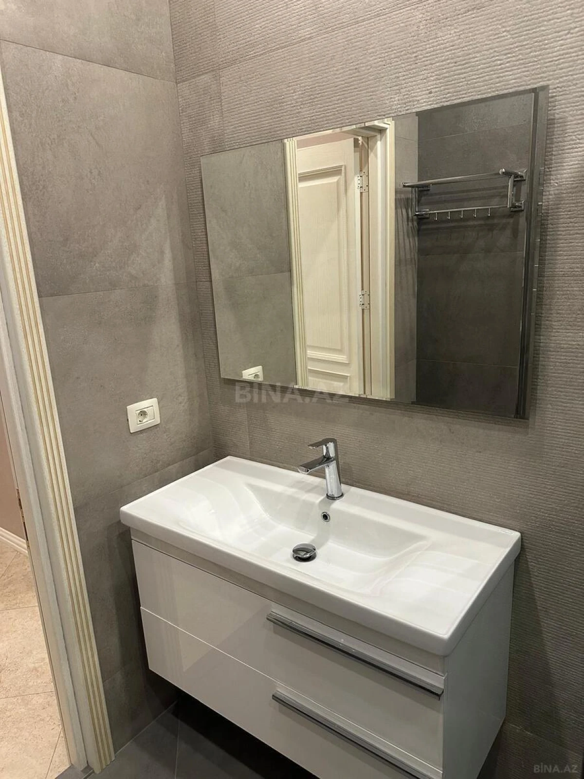 Satılır 3 otaqlı mənzil 171 m²