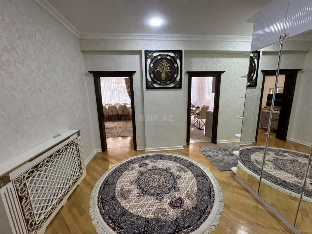 Satılır 3 otaqlı mənzil 135 m²