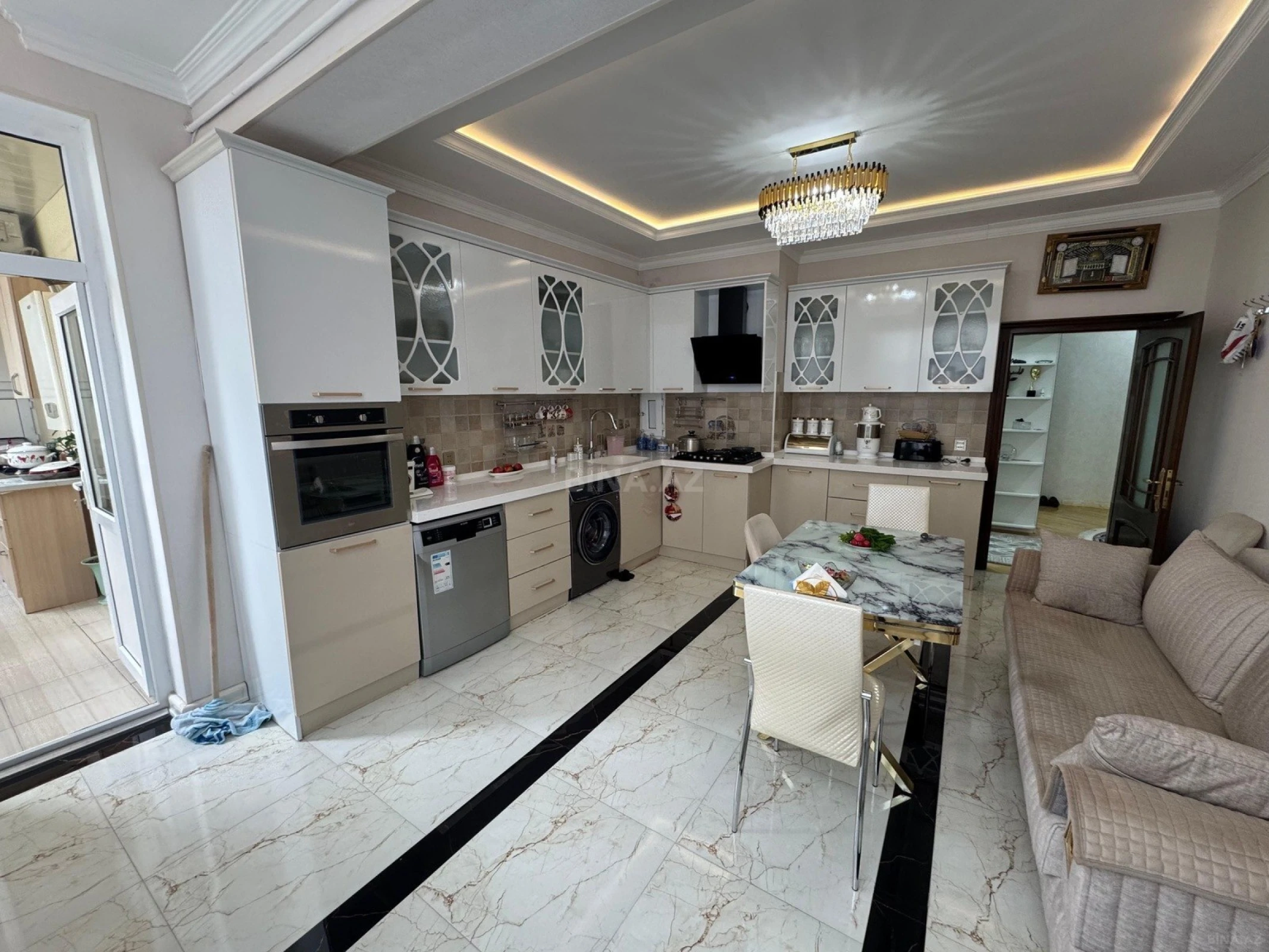 Satılır 3 otaqlı mənzil 135 m²