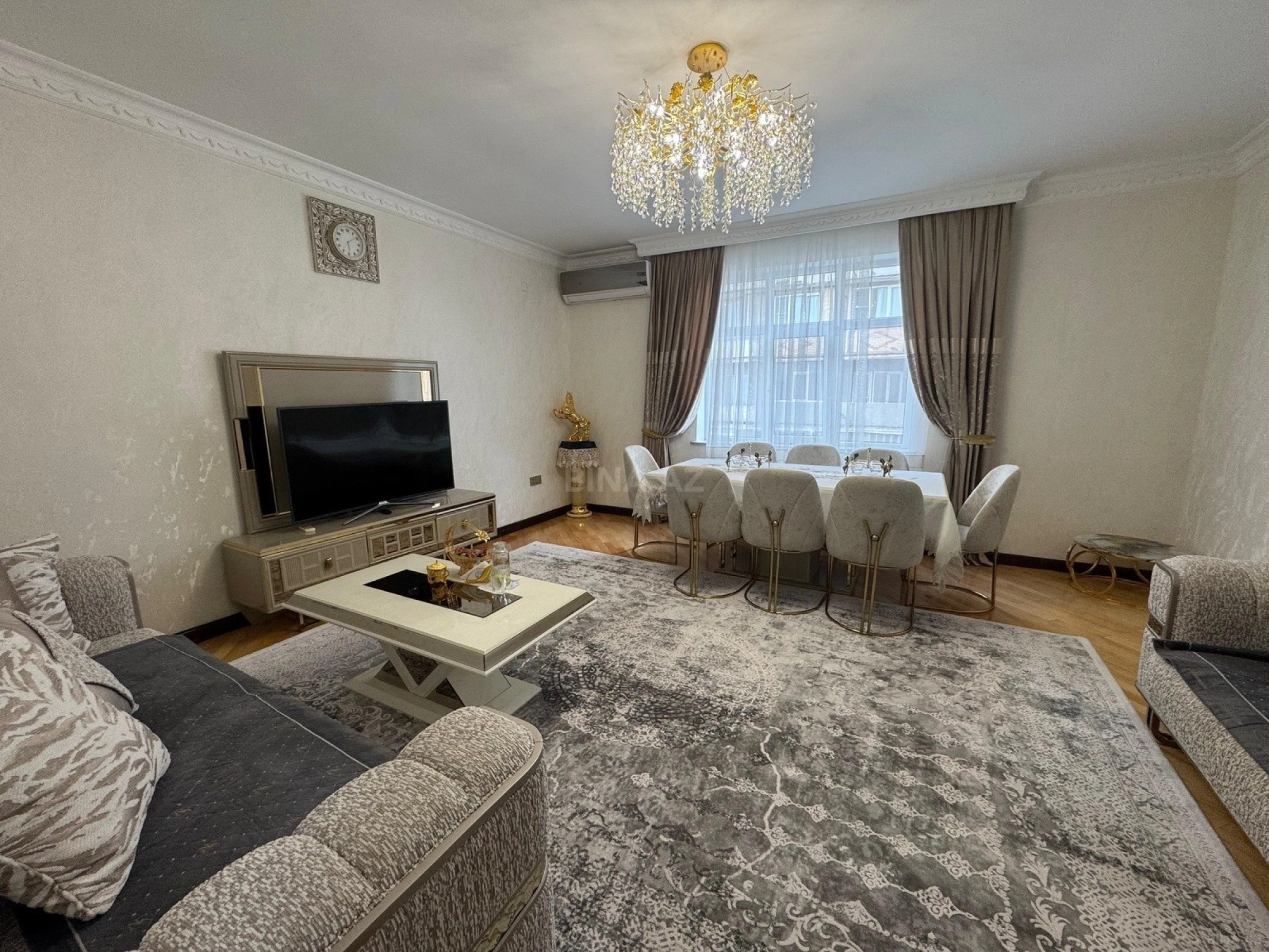 Satılır 3 otaqlı mənzil 135 m²