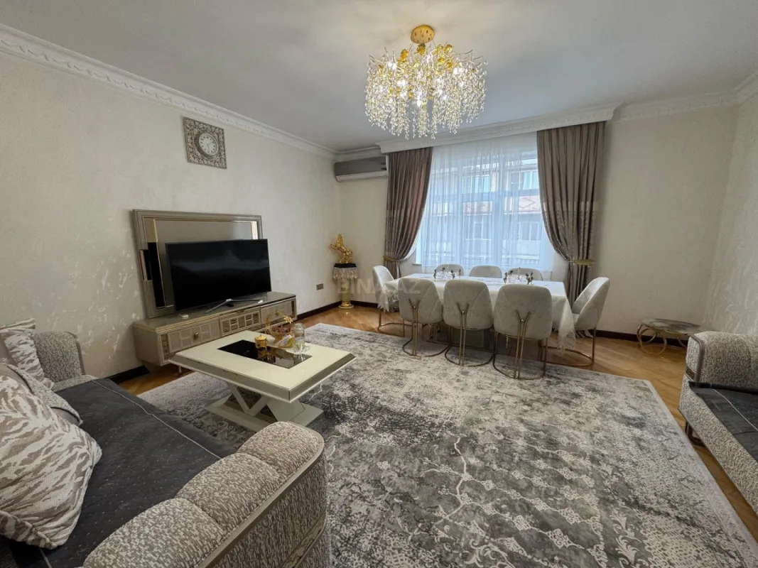 Satılır 3 otaqlı mənzil 135 m²