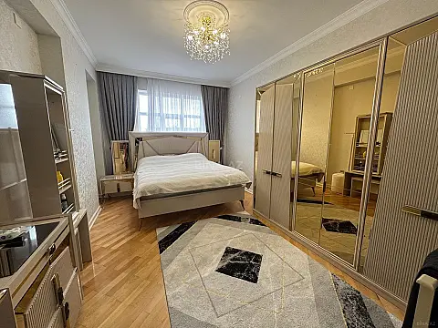 Satılır 3 otaqlı mənzil 135 m²