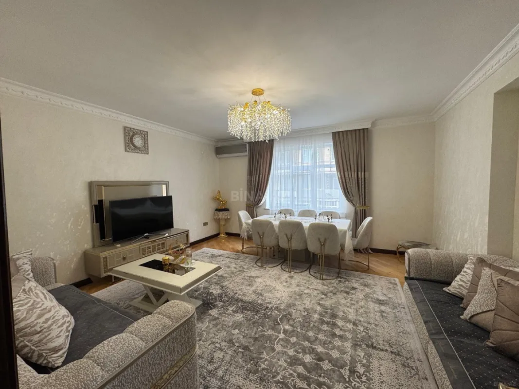 Satılır 3 otaqlı mənzil 135 m²