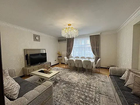 Satılır 3 otaqlı mənzil 135 m²