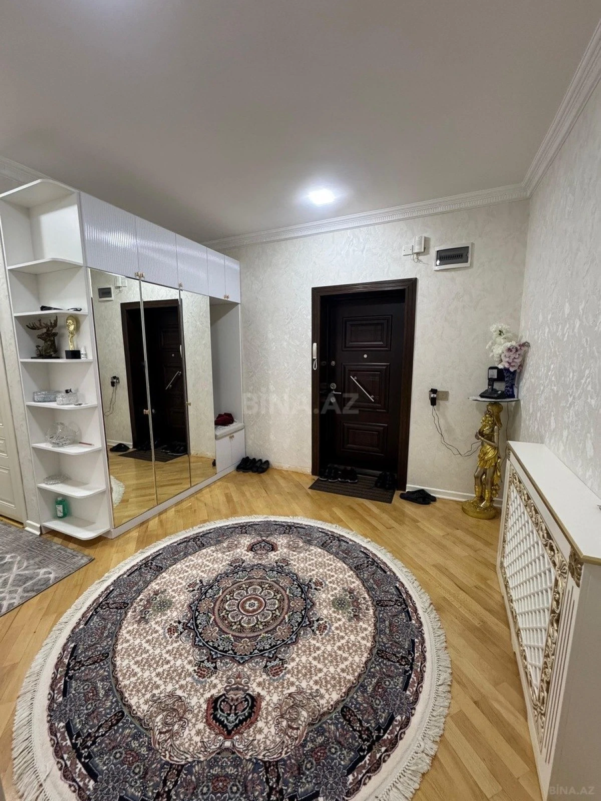 Satılır 3 otaqlı mənzil 135 m²