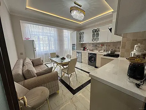 Satılır 3 otaqlı mənzil 135 m²