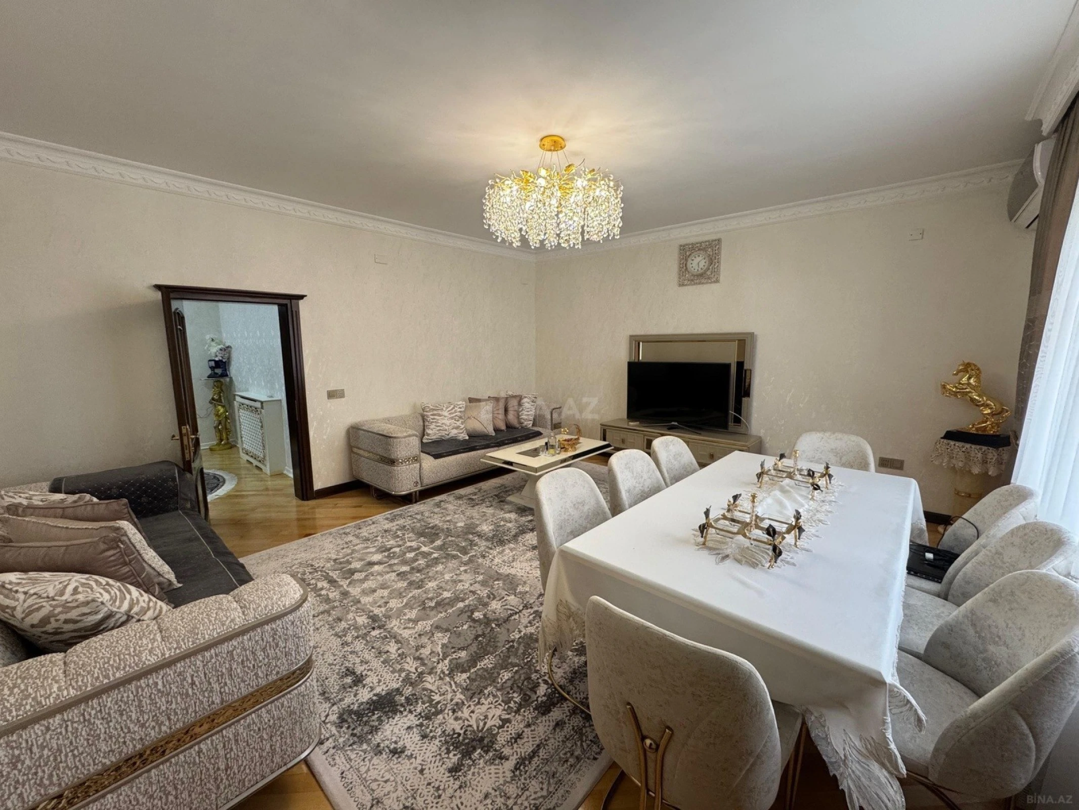 Satılır 3 otaqlı mənzil 135 m²