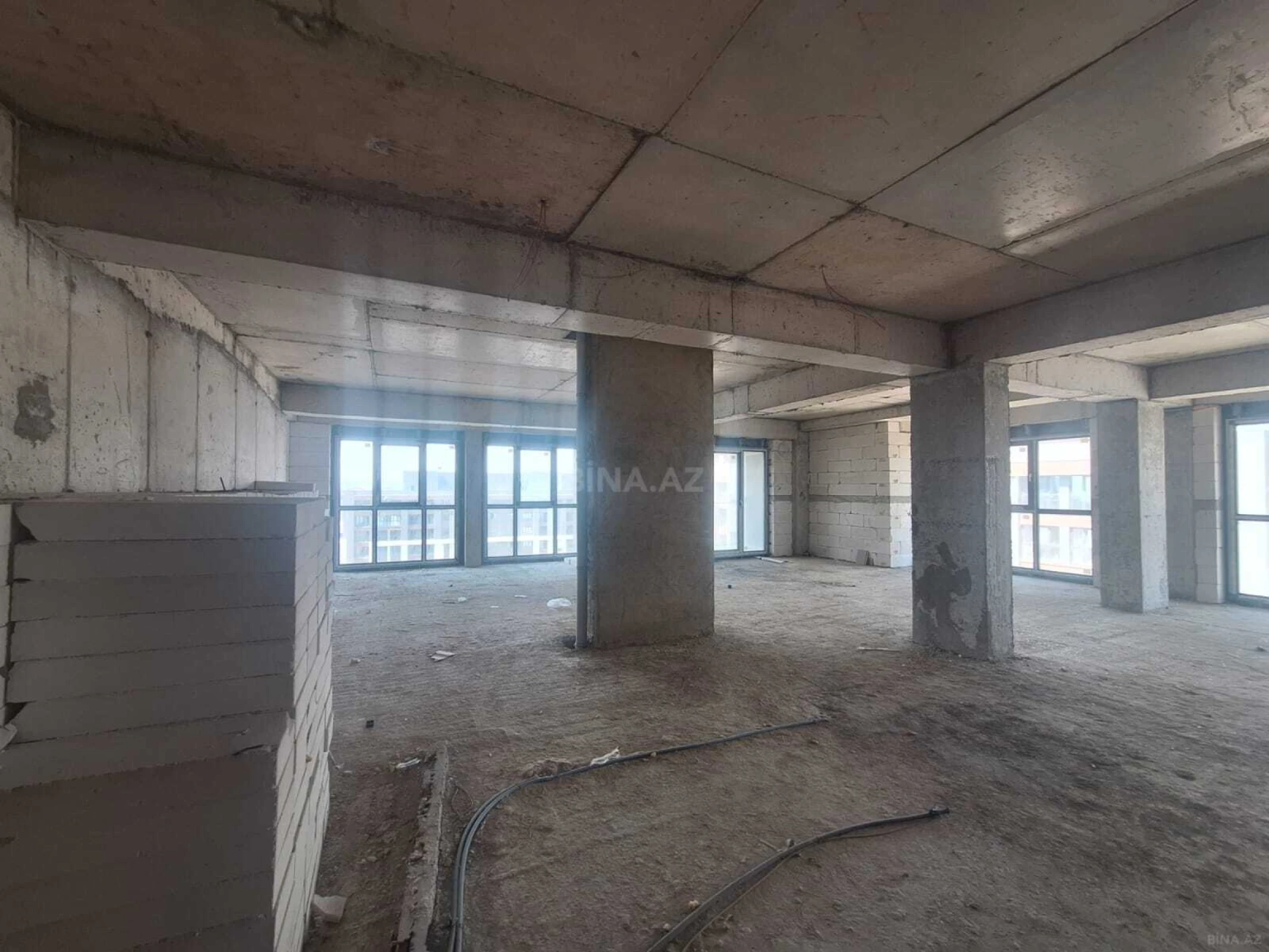 Satılır 2 otaqlı mənzil 91 m²
