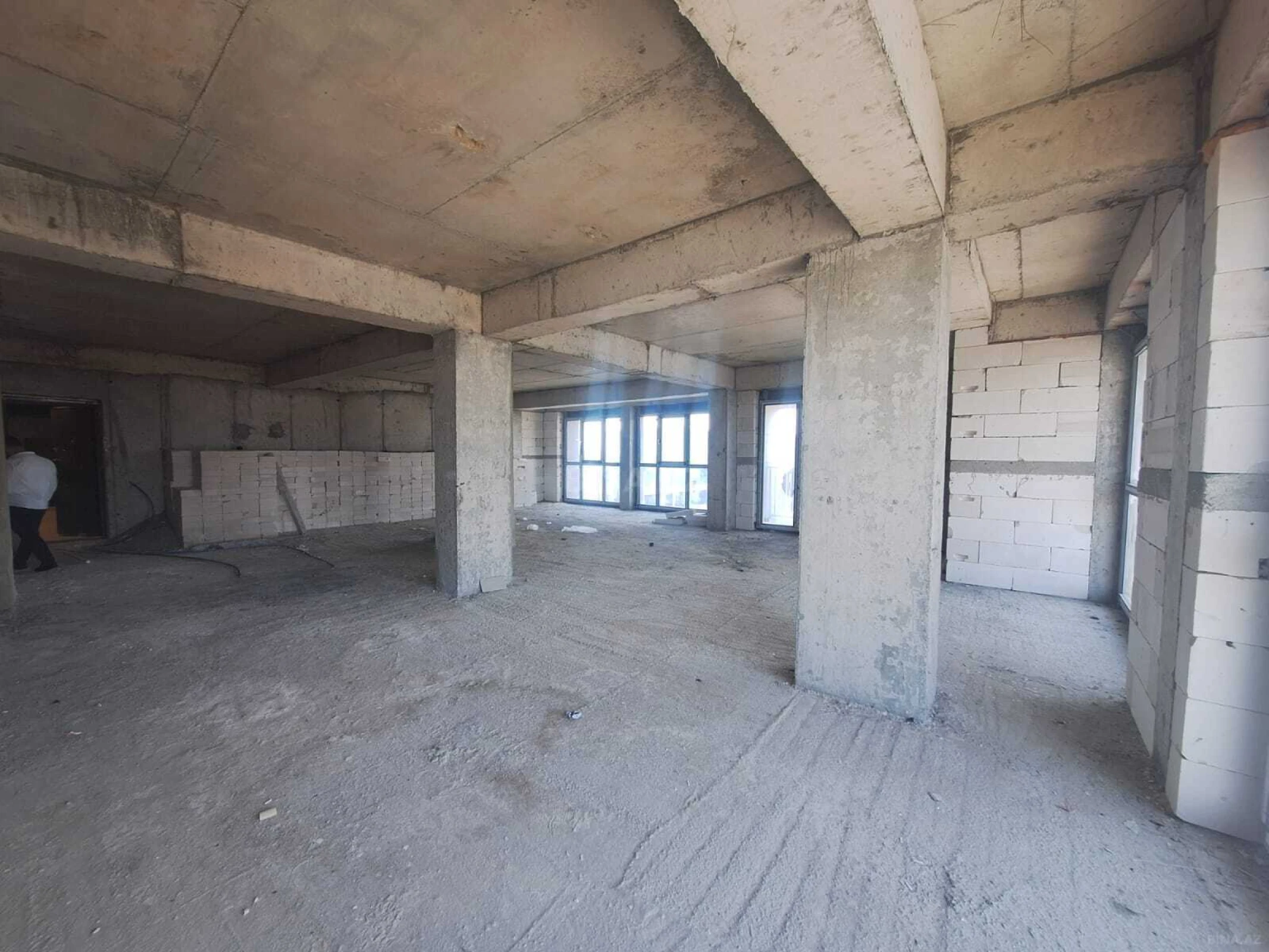 Satılır 2 otaqlı mənzil 91 m²