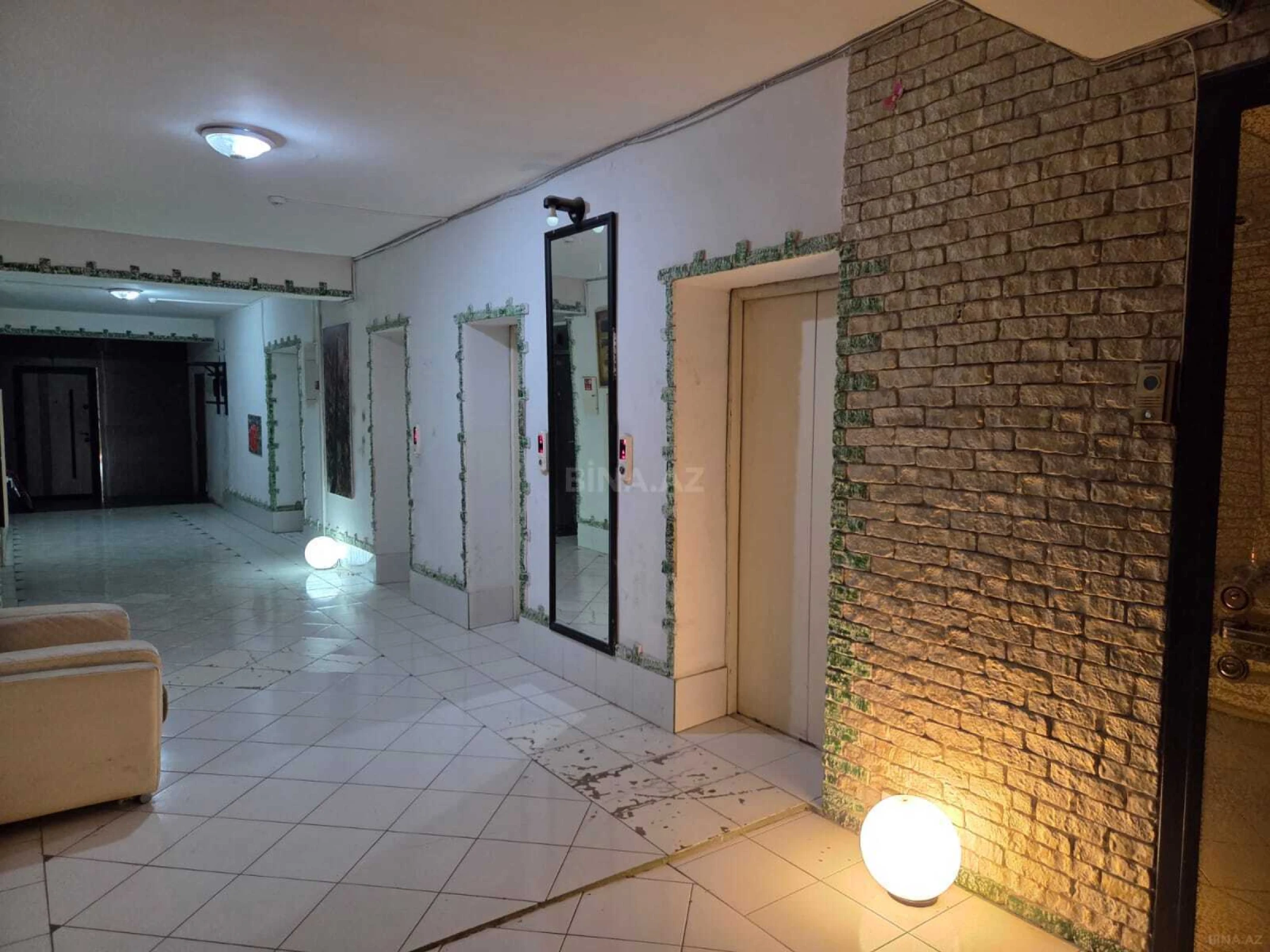 Kirayə verilir 2 otaqlı mənzil 104 m²