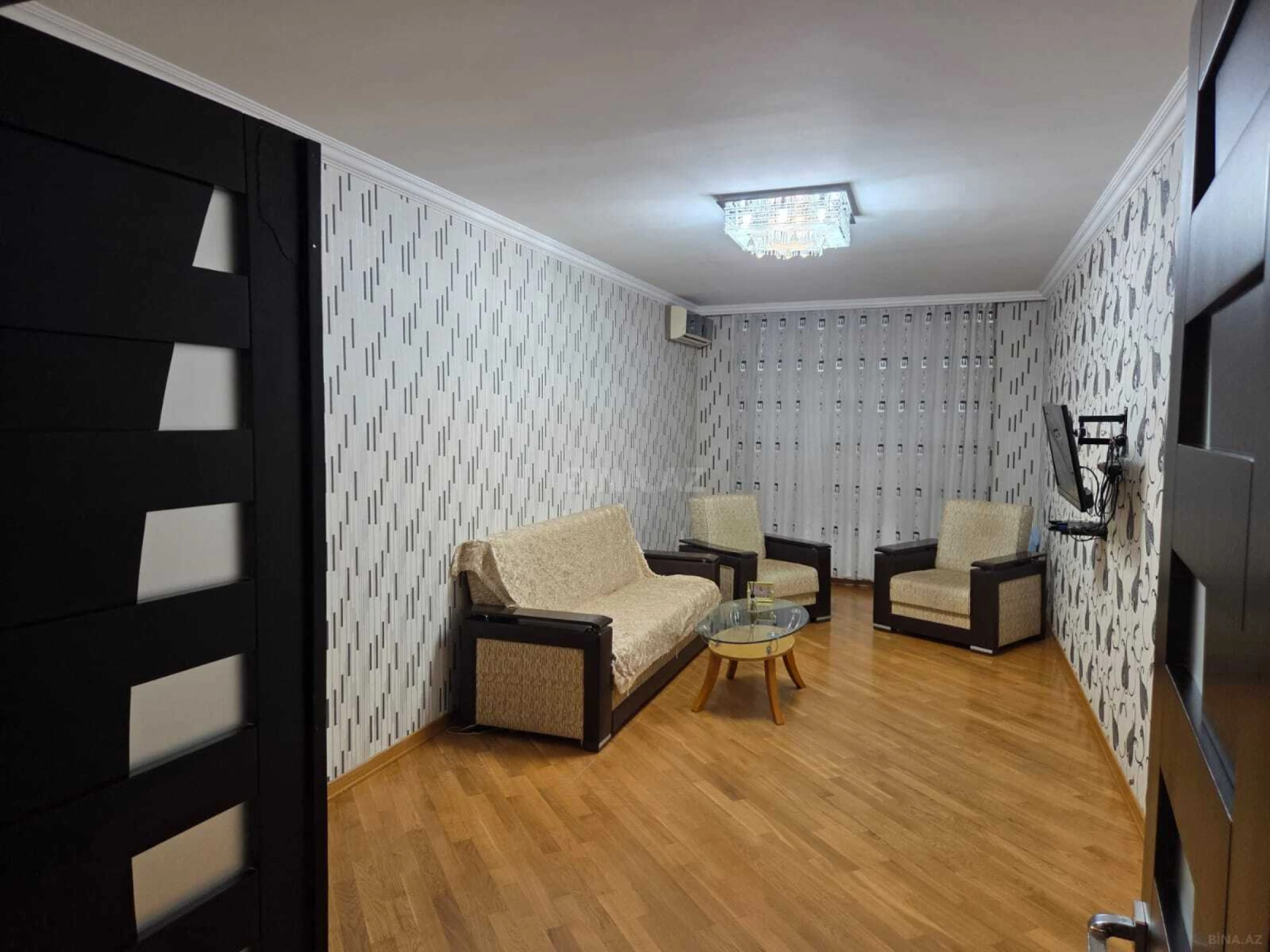 Kirayə verilir 2 otaqlı mənzil 104 m²