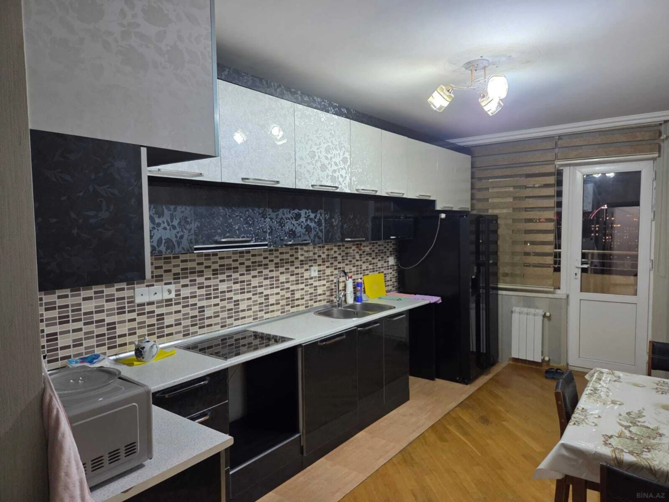 Kirayə verilir 2 otaqlı mənzil 104 m²