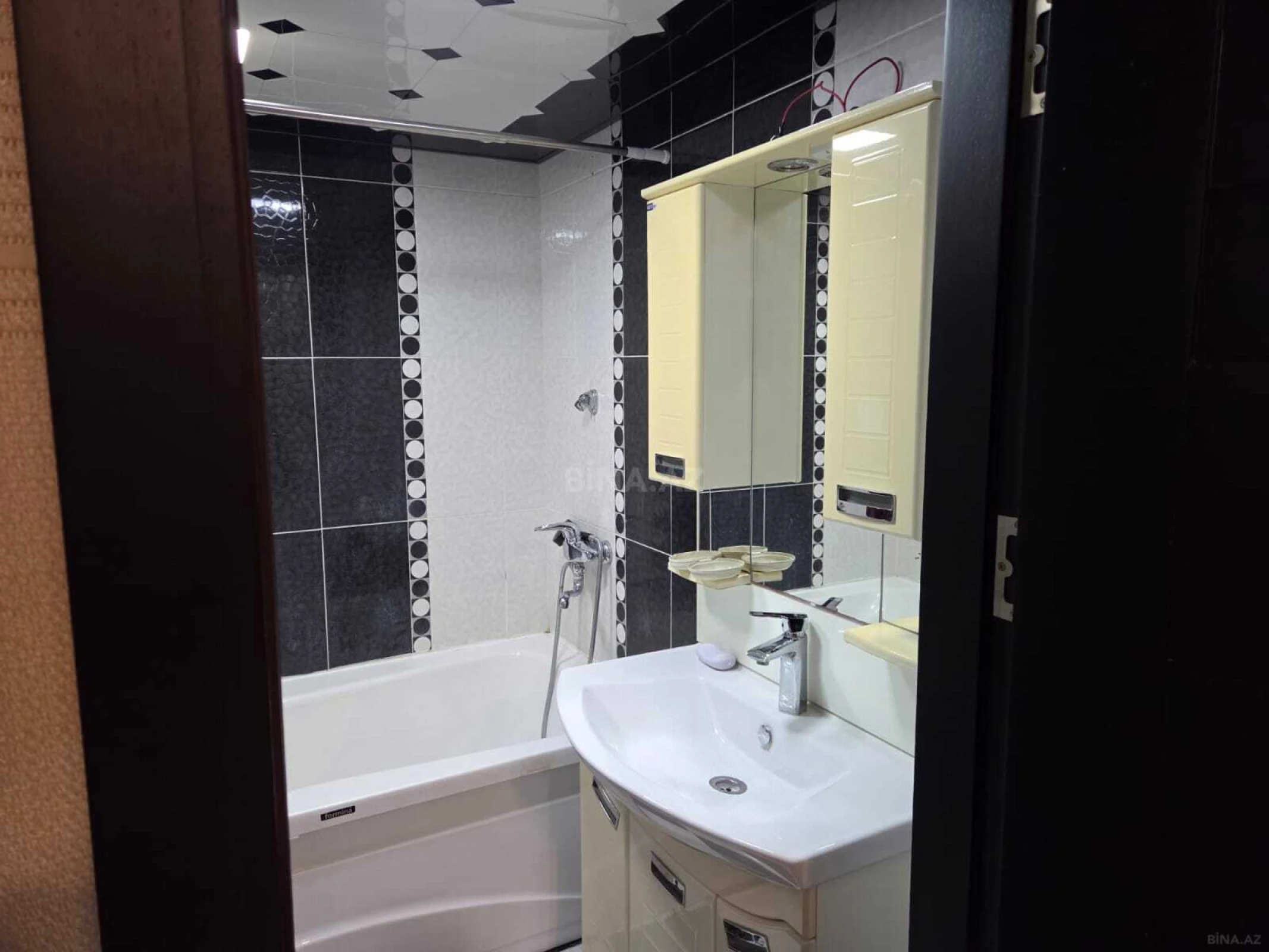 Kirayə verilir 2 otaqlı mənzil 104 m²