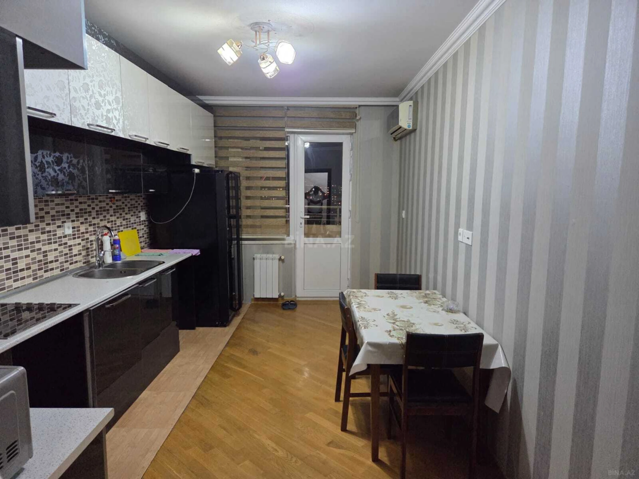 Kirayə verilir 2 otaqlı mənzil 104 m²