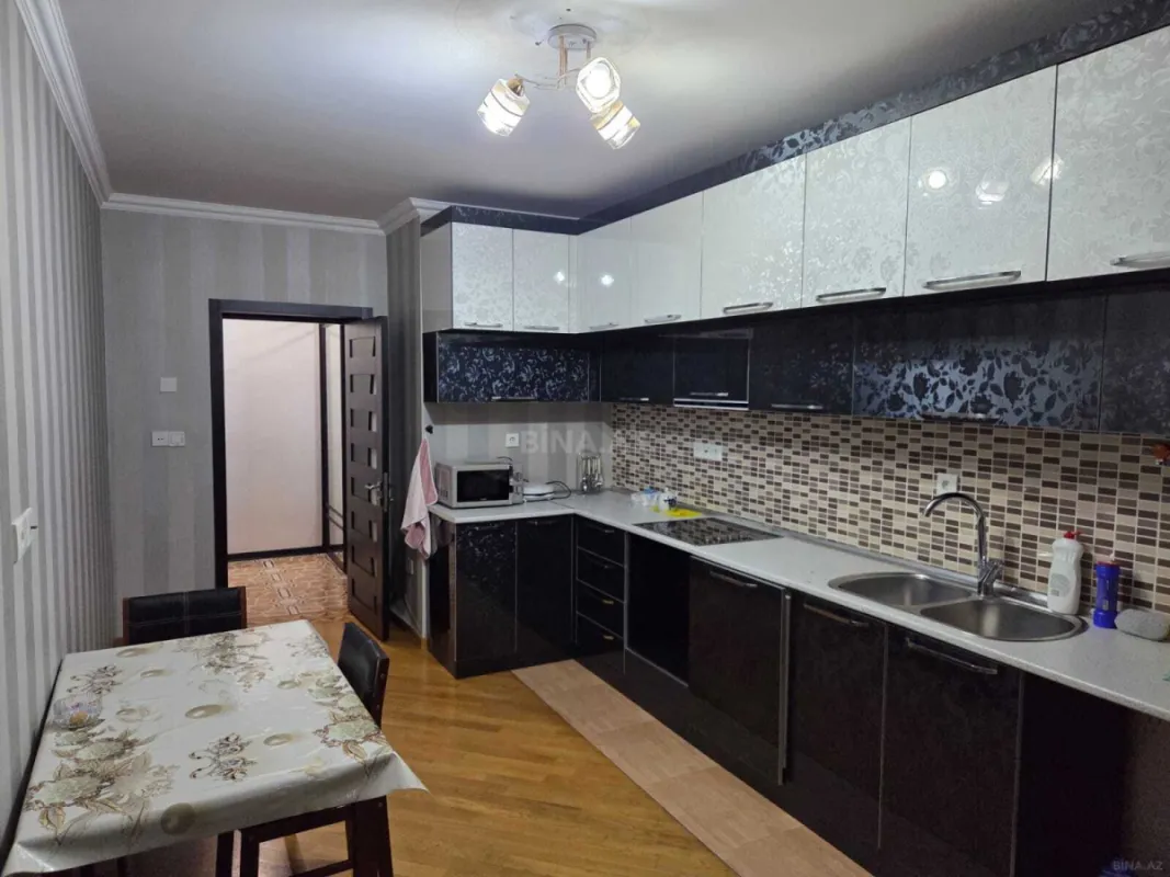 Kirayə verilir 2 otaqlı mənzil 104 m²