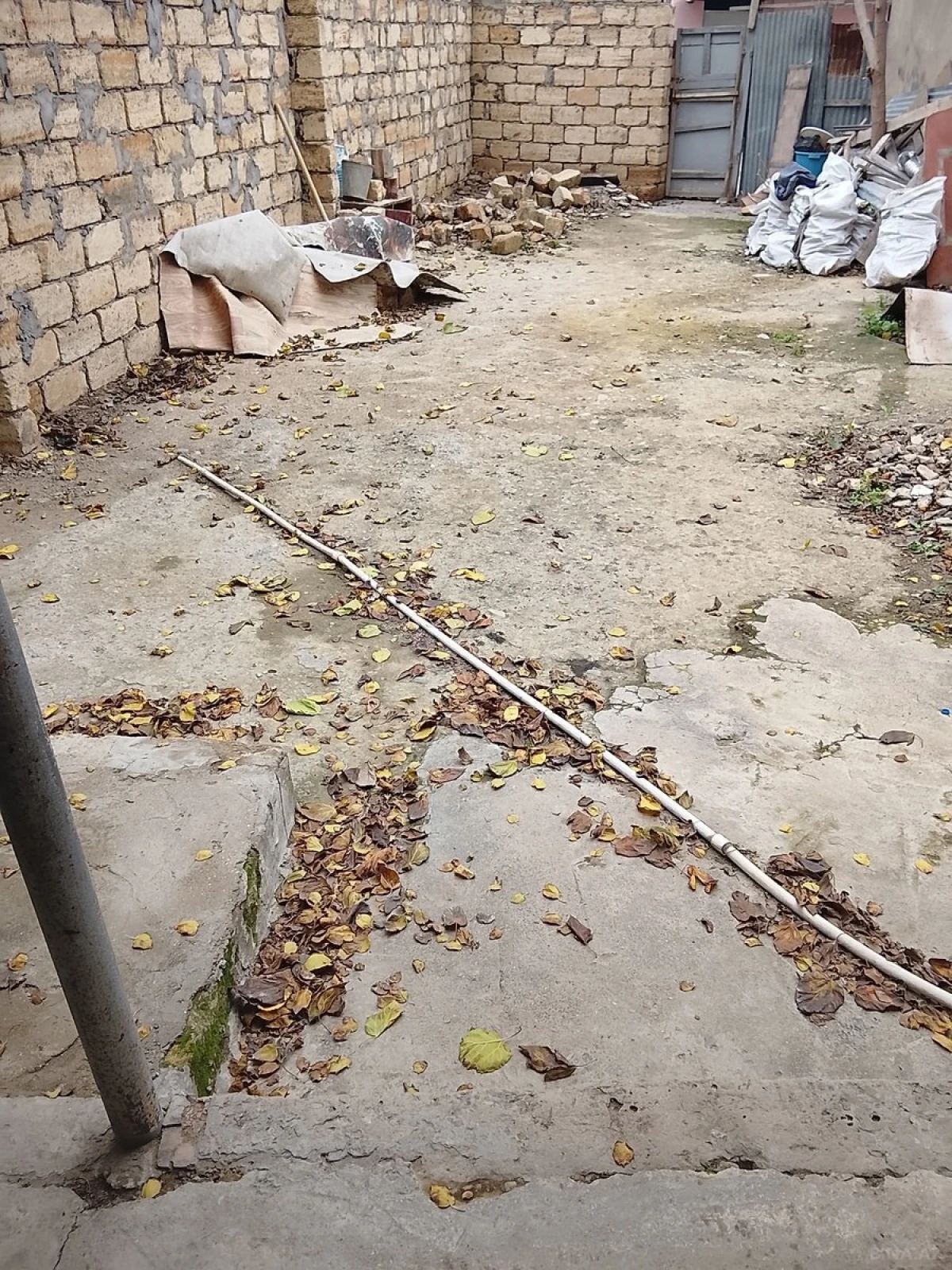 Satılır 3 otaqlı həyət evi 200 m²