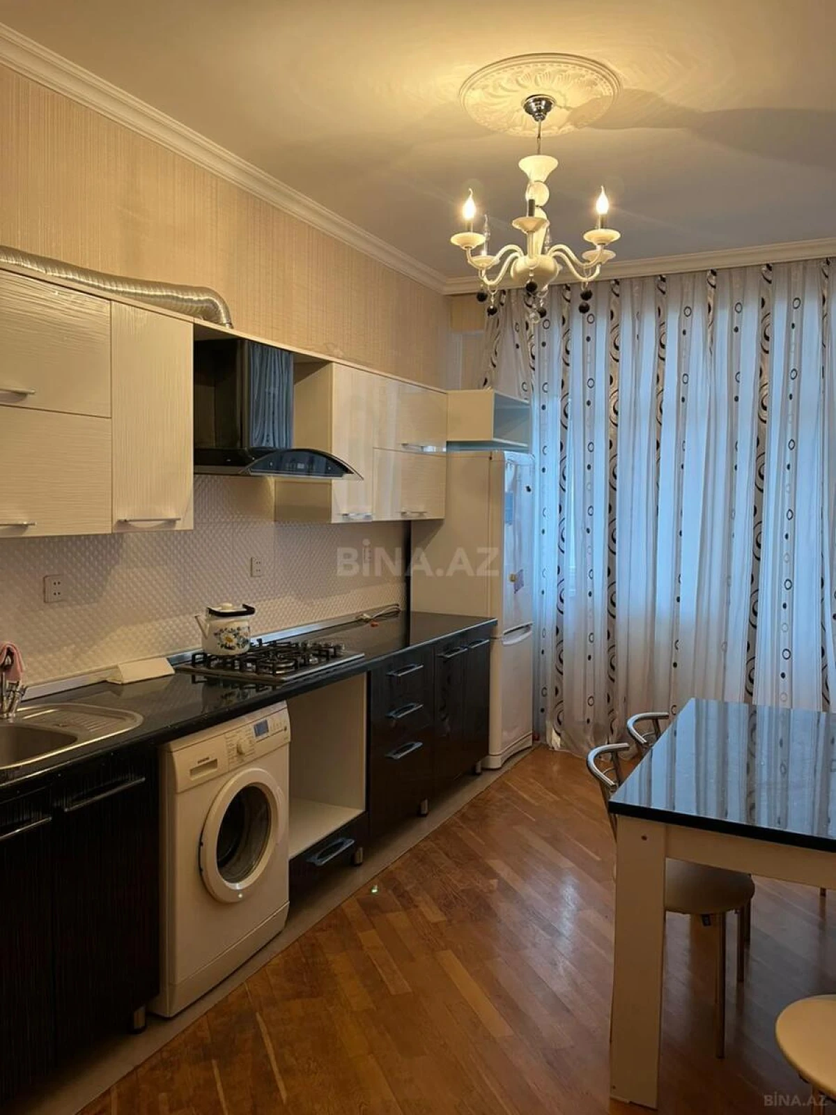 Kirayə verilir 2 otaqlı mənzil 95 m²