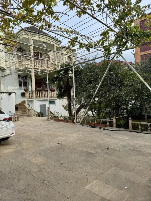 Satılır 8 otaqlı həyət evi 500 m²