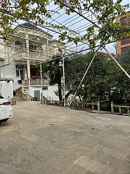 Satılır 8 otaqlı həyət evi 500 m²