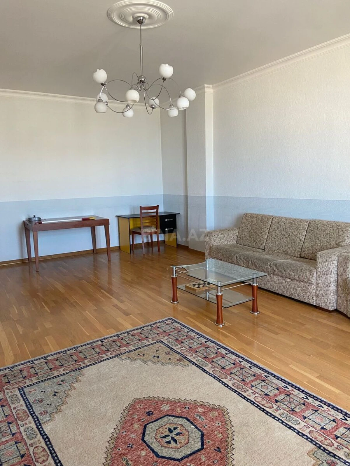 Satılır 4 otaqlı mənzil 190 m²