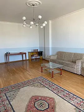 Satılır 4 otaqlı mənzil 190 m²