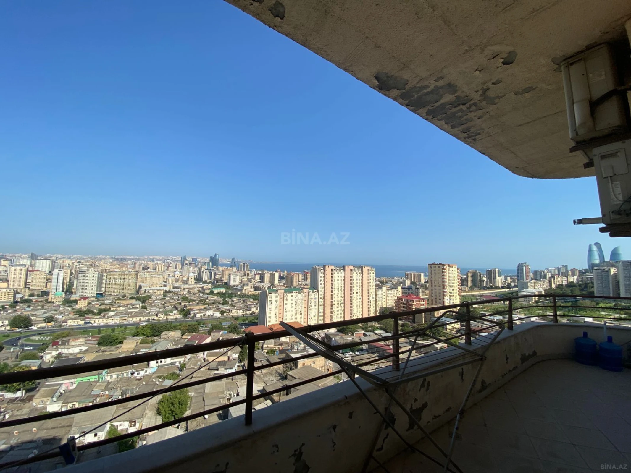 Satılır 4 otaqlı mənzil 190 m²