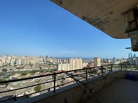 Satılır 4 otaqlı mənzil 190 m²