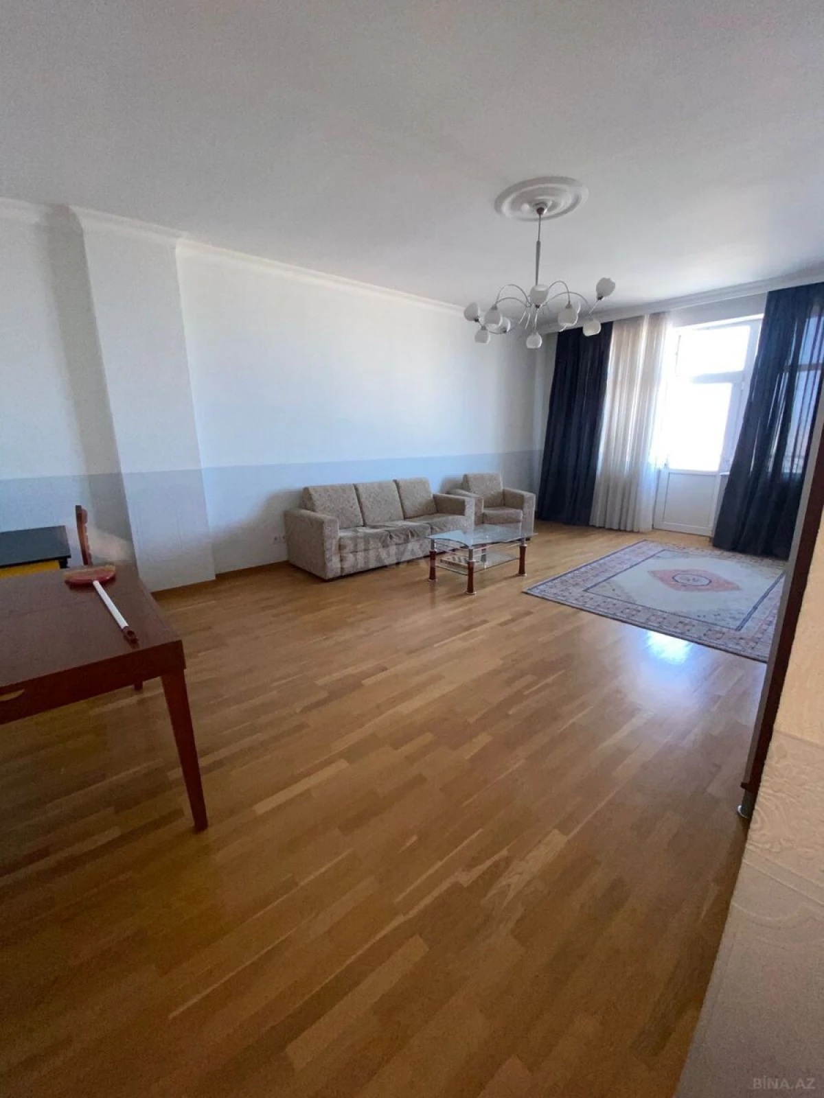 Satılır 4 otaqlı mənzil 190 m²