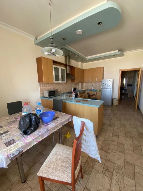 Satılır 4 otaqlı mənzil 190 m²