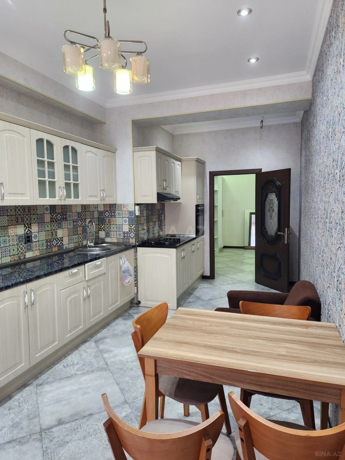 Kirayə verilir 3 otaqlı mənzil 125 m²