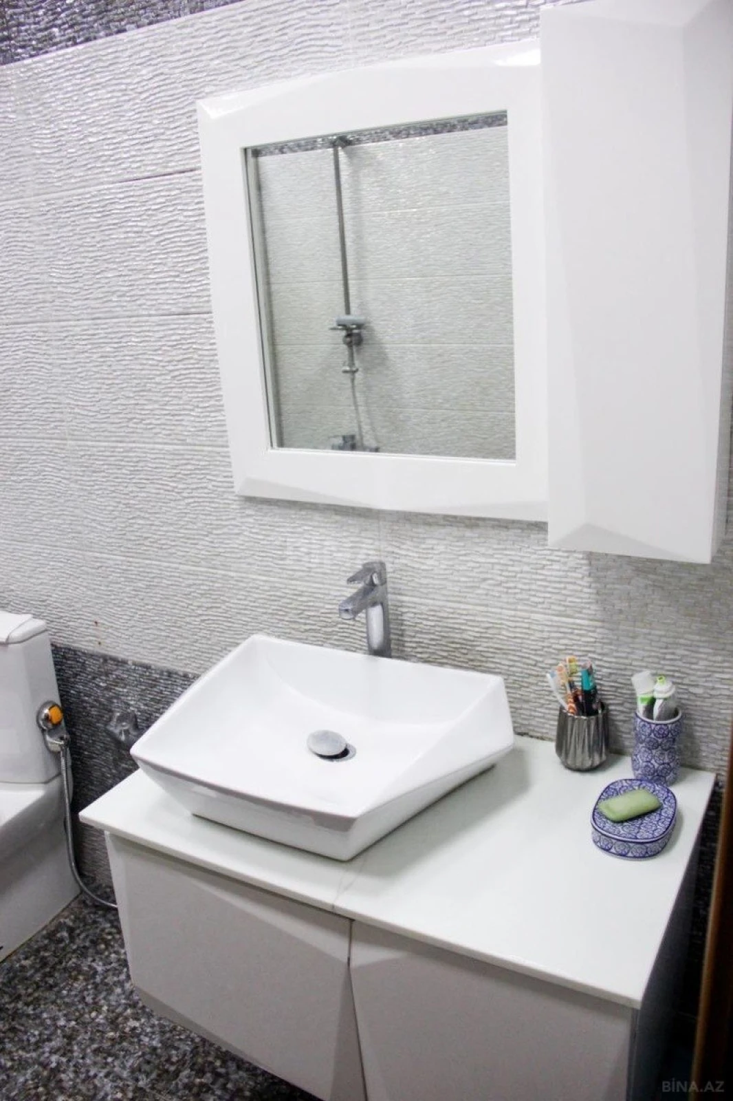 Kirayə verilir 3 otaqlı mənzil 156 m²