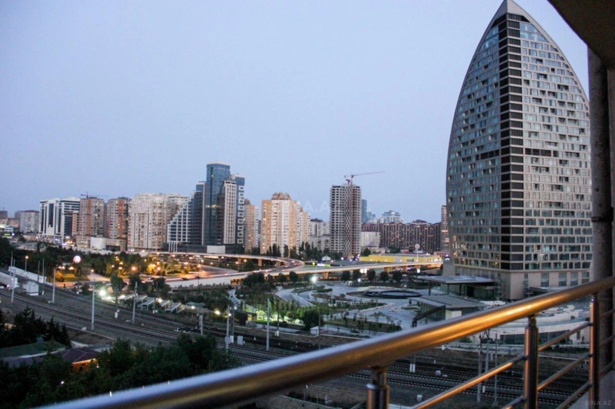 Kirayə verilir 3 otaqlı mənzil 156 m²