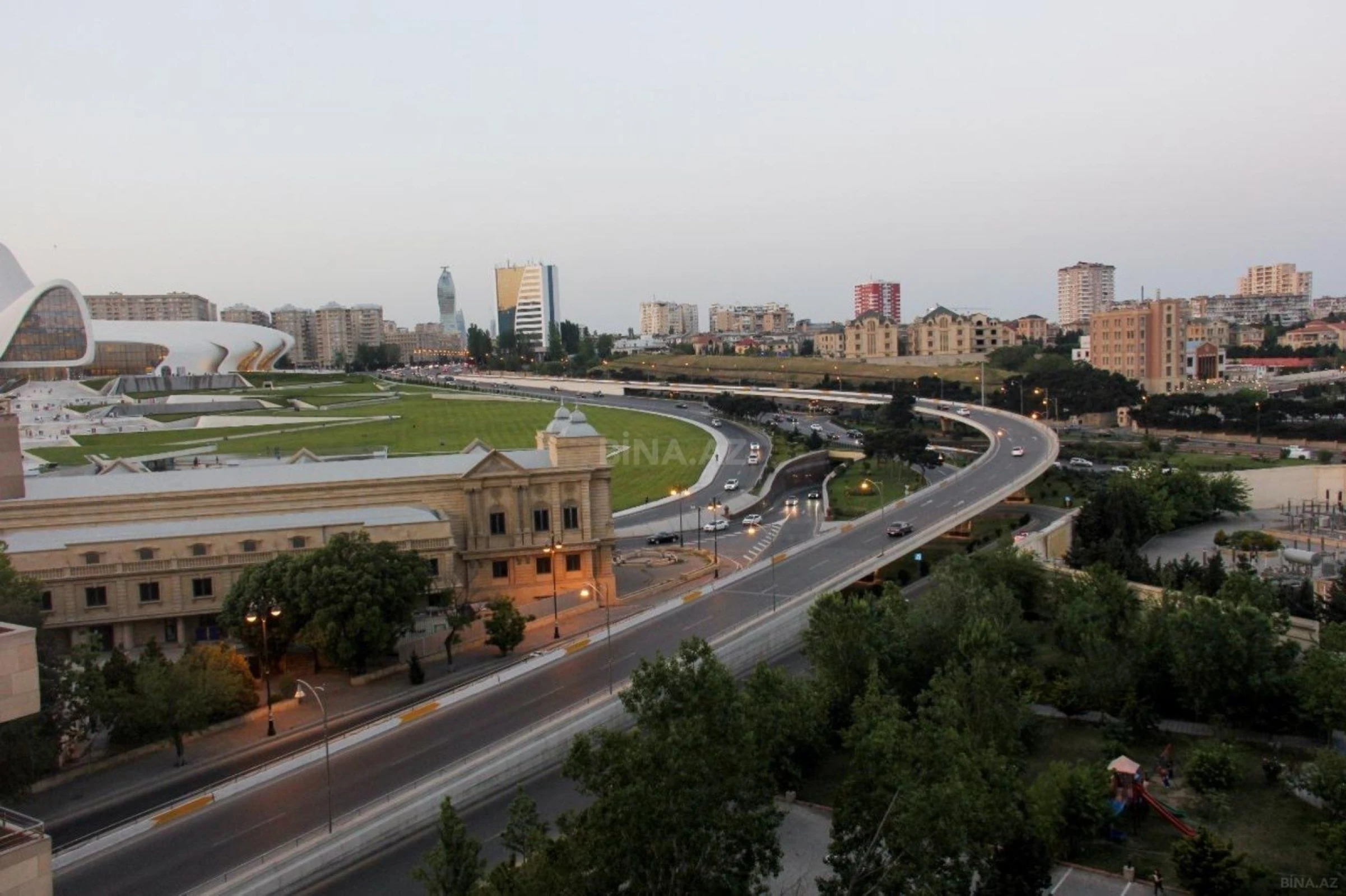 Kirayə verilir 3 otaqlı mənzil 156 m²