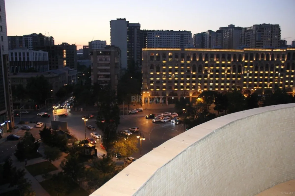 Kirayə verilir 3 otaqlı mənzil 156 m²