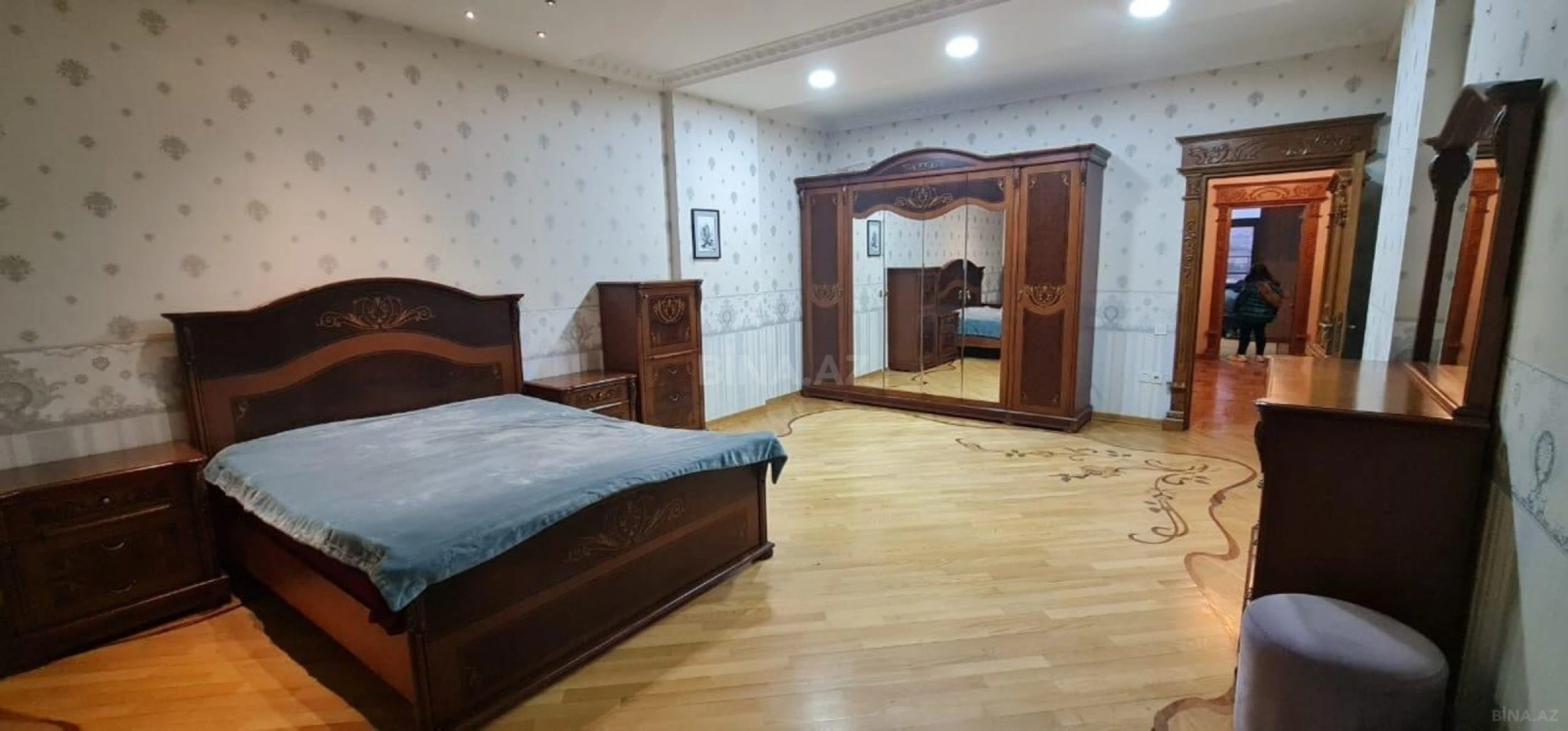 Kirayə verilir 3 otaqlı mənzil 156 m²