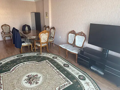 Satılır 4 otaqlı mənzil 158 m²