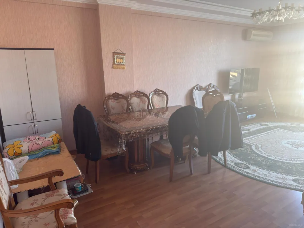 Satılır 4 otaqlı mənzil 158 m²