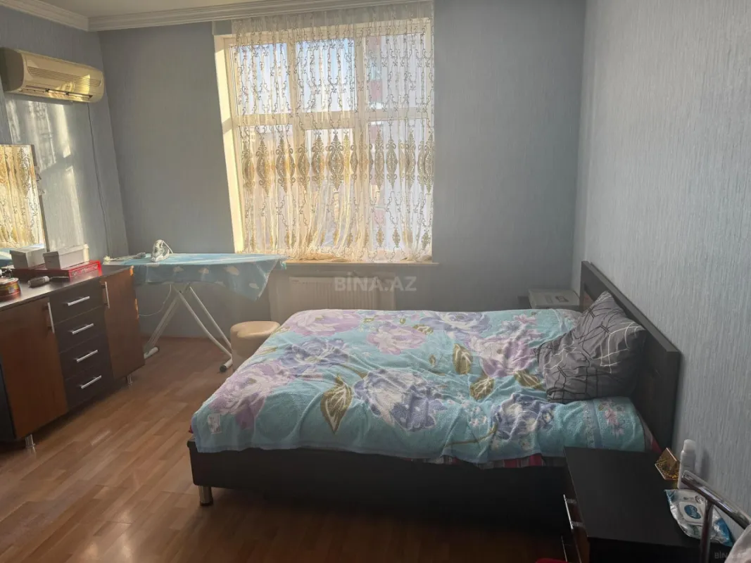 Satılır 4 otaqlı mənzil 158 m²