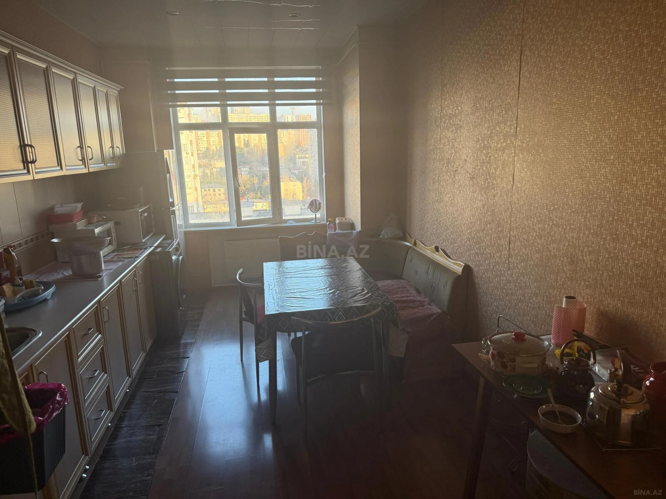Satılır 4 otaqlı mənzil 158 m²
