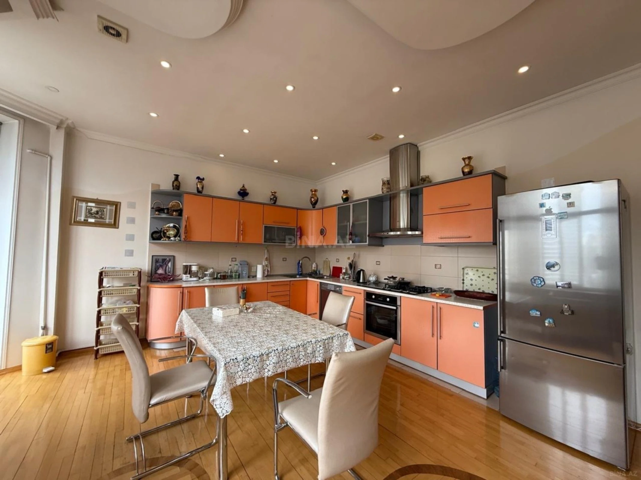 Satılır 4 otaqlı mənzil 210 m²